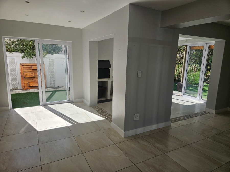 4 Bedroom Property for Sale in Somerset Country Estate Western Cape